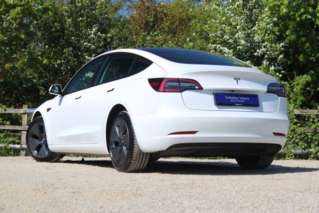 2021 Tesla Model 3 0.0 Standard Range Plus Auto RWD 4dr