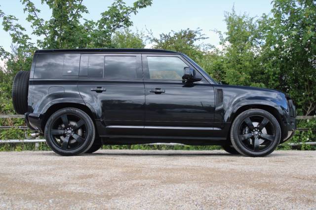 2022 Land Rover Defender 110 5.0 P525 V8 Auto 4WD Euro 6 (s/s) 5dr