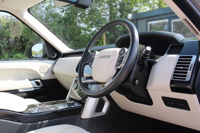 2017 Land Rover Range Rover 3.0 TDV6 Vogue 4dr Auto