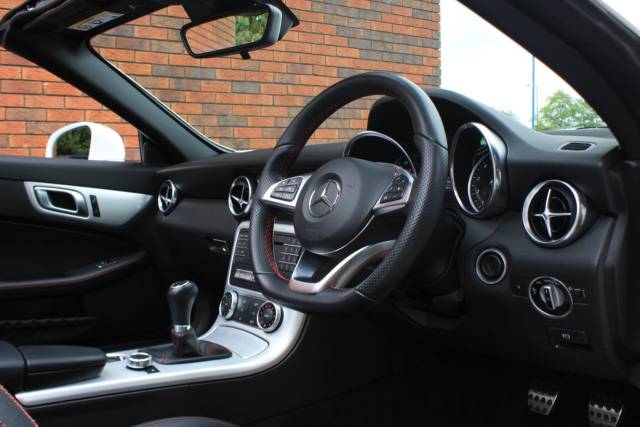 2016 Mercedes-Benz SLC 2.0 SLC200 AMG Line Euro 6 (s/s) 2dr