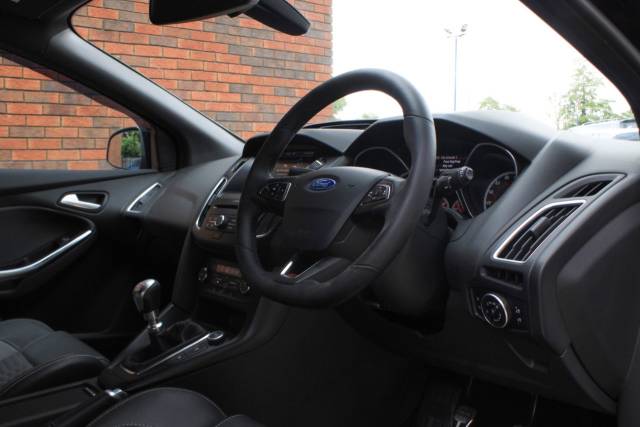 2016 Ford Focus 2.0T EcoBoost ST-2 Euro 6 (s/s) 5dr