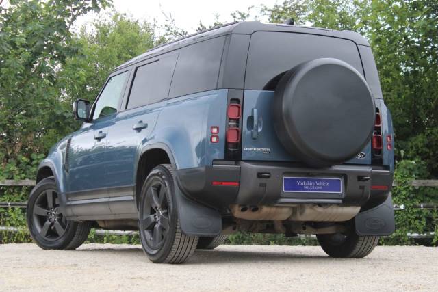 2021 Land Rover Defender 110 3.0 D300 MHEV SE Hard Top SUV Auto 4WD MWB Euro 6 (s/s) 5dr