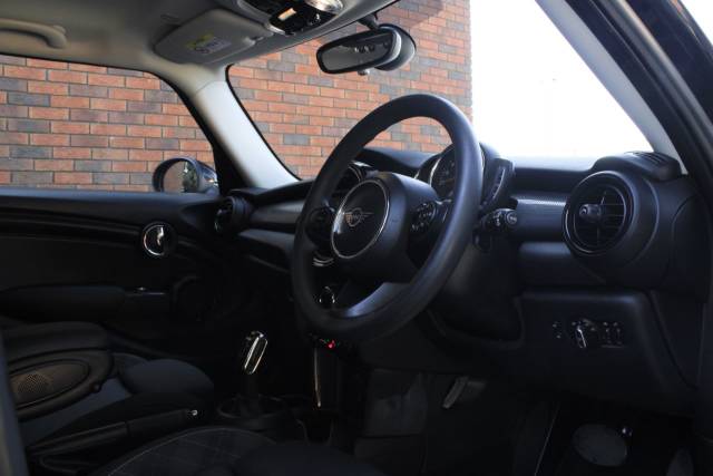 2019 Mini Hatchback 1.5 Cooper Classic Steptronic Euro 6 (s/s) 5dr