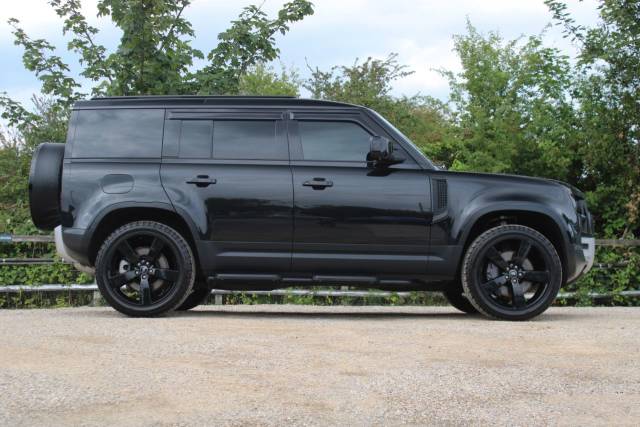 2021 Land Rover Defender 110 3.0 D300 MHEV SE Hard Top SUV Auto 4WD MWB Euro 6 (s/s) 5dr