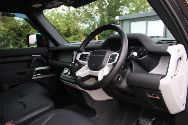 2021 Land Rover Defender 110 3.0 D300 MHEV SE Hard Top SUV Auto 4WD MWB Euro 6 (s/s) 5dr