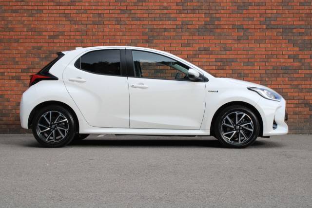 2021 Toyota Yaris 1.5 VVT-h Design E-CVT Euro 6 (s/s) 5dr