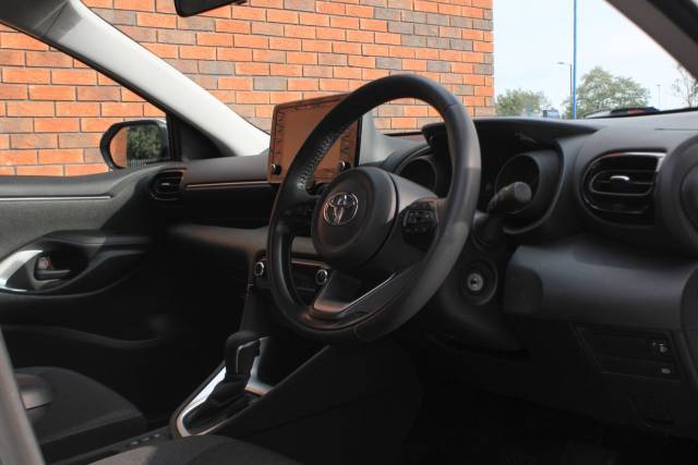 2021 Toyota Yaris 1.5 VVT-h Design E-CVT Euro 6 (s/s) 5dr
