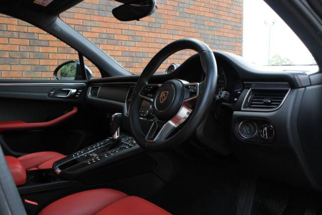 2017 Porsche Macan 2.0T PDK 4WD Euro 6 (s/s) 5dr