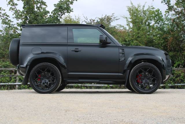 2025 Land Rover Defender 90 3.0 D250 MHEV X-Dynamic SE Hard Top SUV Auto 4WD SWB Euro 6 (s/s) 3dr