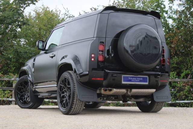 2025 Land Rover Defender 90 3.0 D250 MHEV X-Dynamic SE Hard Top SUV Auto 4WD SWB Euro 6 (s/s) 3dr
