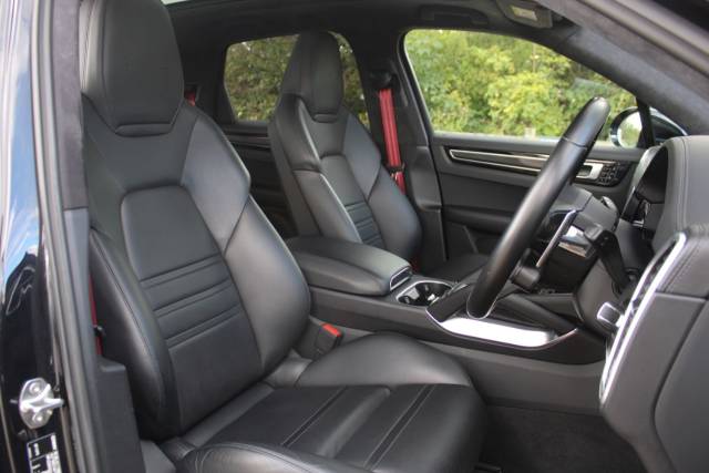 2019 Porsche Cayenne 4.0 V8 E-Hybrid 14.1kWh Turbo S TiptronicS 4WD Euro 6 (s/s) 5dr