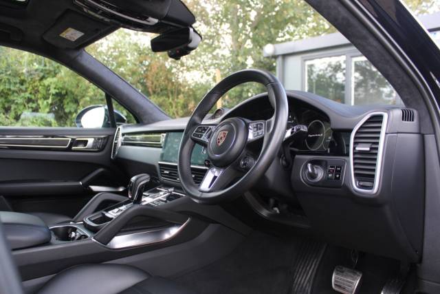 2019 Porsche Cayenne 4.0 V8 E-Hybrid 14.1kWh Turbo S TiptronicS 4WD Euro 6 (s/s) 5dr