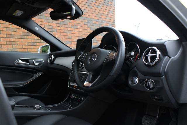 2019 Mercedes-Benz GLA 1.6 GLA200 Sport (Premium Plus) 7G-DCT Euro 6 (s/s) 5dr