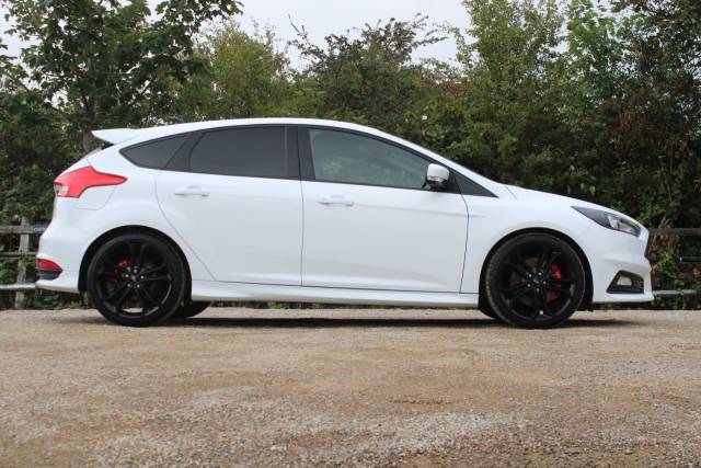 2017 Ford Focus 2.0T EcoBoost ST-2 Euro 6 (s/s) 5dr