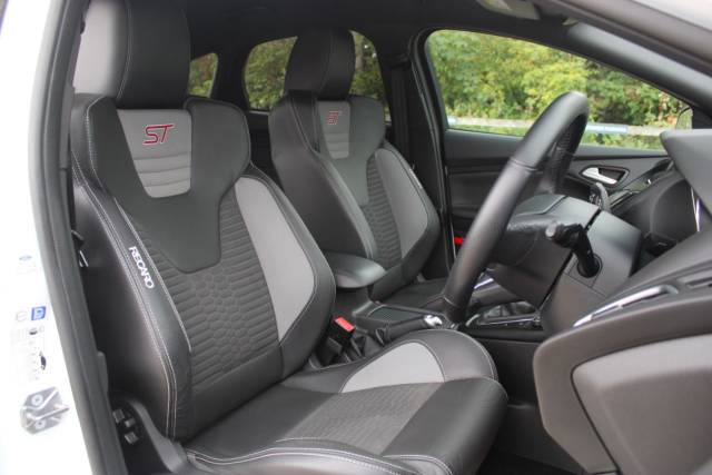 2017 Ford Focus 2.0T EcoBoost ST-2 Euro 6 (s/s) 5dr