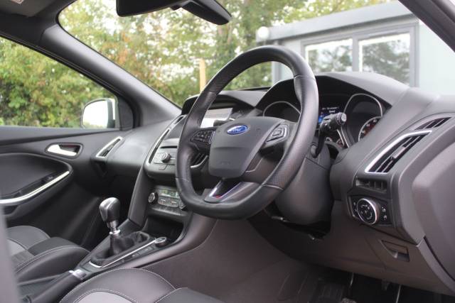 2017 Ford Focus 2.0T EcoBoost ST-2 Euro 6 (s/s) 5dr