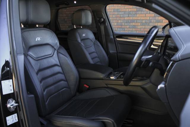 2019 Volkswagen Touareg 3.0 TDI V6 R-Line Tech Tiptronic 4Motion Euro 6 (s/s) 5dr