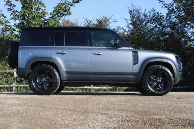 2021 Land Rover Defender 110 3.0 D250 MHEV SE Hard Top SUV Auto 4WD MWB Euro 6 (s/s) 5dr