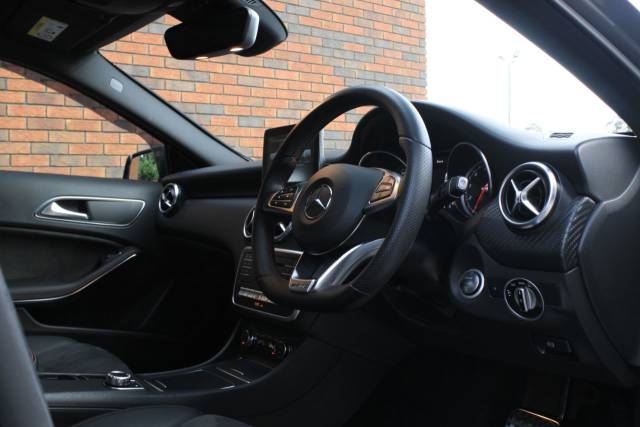 2017 Mercedes-Benz A Class 1.6 A200 AMG Line (Premium) 7G-DCT Euro 6 (s/s) 5dr