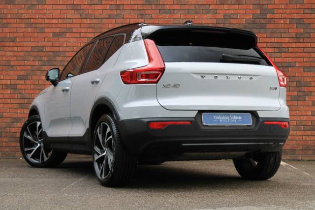 2021 Volvo XC40 2.0 B5 MHEV R-Design Pro Auto AWD Euro 6 (s/s) 5dr