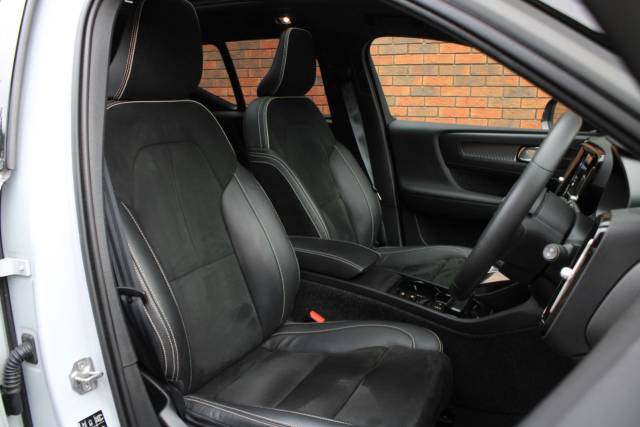 2021 Volvo XC40 2.0 B5 MHEV R-Design Pro Auto AWD Euro 6 (s/s) 5dr