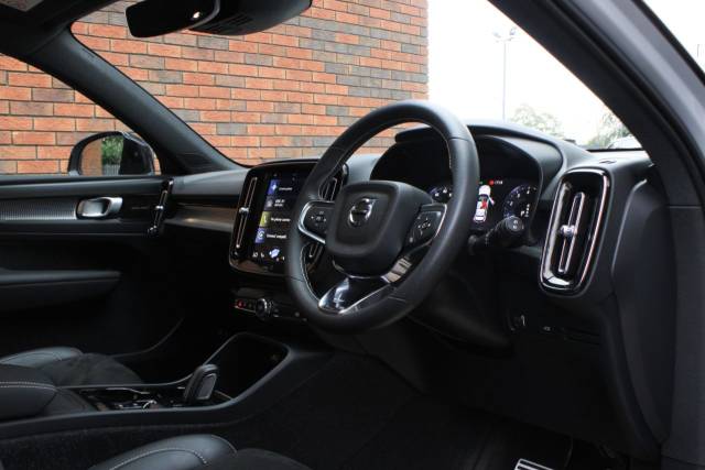 2021 Volvo XC40 2.0 B5 MHEV R-Design Pro Auto AWD Euro 6 (s/s) 5dr