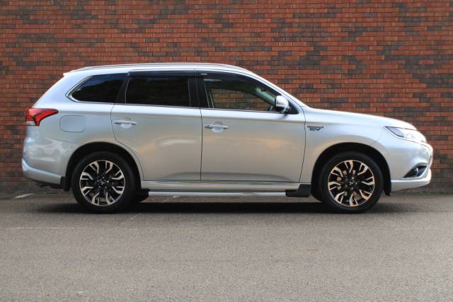 2017 Mitsubishi Outlander 2.0h 12kWh Juro CVT 4WD Euro 6 (s/s) 5dr