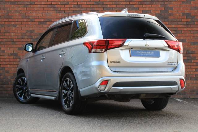 2017 Mitsubishi Outlander 2.0h 12kWh Juro CVT 4WD Euro 6 (s/s) 5dr