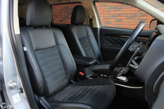 2017 Mitsubishi Outlander 2.0h 12kWh Juro CVT 4WD Euro 6 (s/s) 5dr