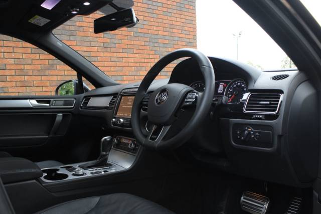 2014 Volkswagen Touareg 3.0 TDI V6 BlueMotion Tech R-Line Tiptronic 4WD Euro 6 (s/s) 5dr