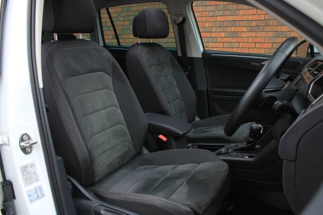 2016 Volkswagen Tiguan 2.0 TDI BlueMotion Tech SEL DSG 4Motion Euro 6 (s/s) 5dr