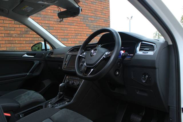 2016 Volkswagen Tiguan 2.0 TDI BlueMotion Tech SEL DSG 4Motion Euro 6 (s/s) 5dr