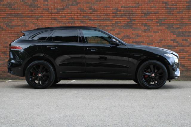 2022 Jaguar F-Pace 2.0 D200 MHEV R-Dynamic Black Auto AWD Euro 6 (s/s) 5dr
