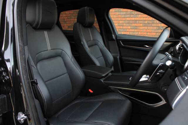 2022 Jaguar F-Pace 2.0 D200 MHEV R-Dynamic Black Auto AWD Euro 6 (s/s) 5dr