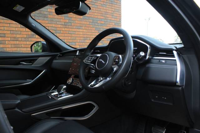 2022 Jaguar F-Pace 2.0 D200 MHEV R-Dynamic Black Auto AWD Euro 6 (s/s) 5dr