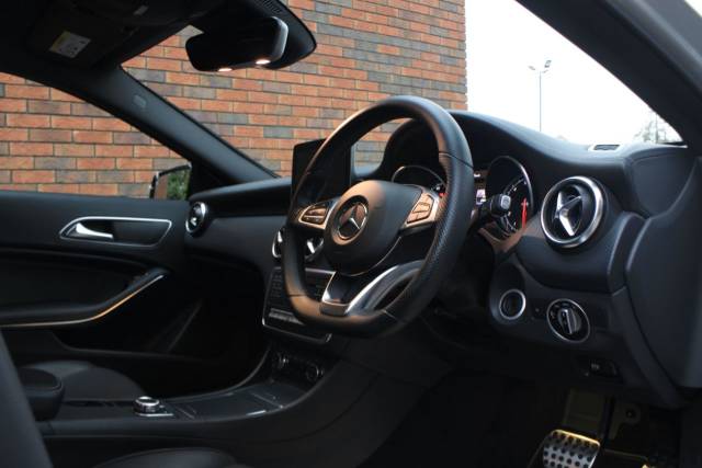 2016 Mercedes-Benz A Class 1.6 A200 AMG Line (Premium) 7G-DCT Euro 6 (s/s) 5dr