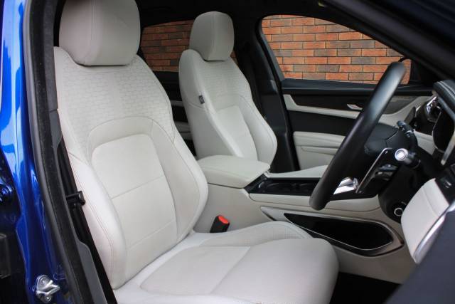 2021 Jaguar F-Pace 3.0 D300 MHEV R-Dynamic HSE Auto AWD Euro 6 (s/s) 5dr