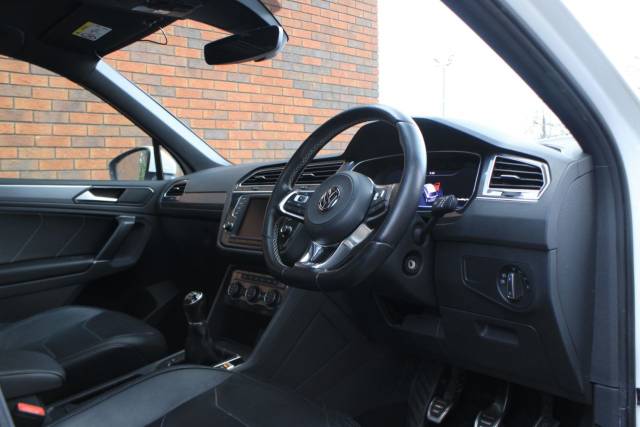 2017 Volkswagen Tiguan 2.0 TDI BlueMotion Tech R-Line 4Motion Euro 6 (s/s) 5dr