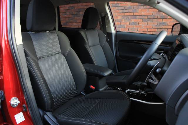 2020 Mitsubishi Outlander 2.0 MIVEC Design CVT 4WD Euro 6 (s/s) 5dr