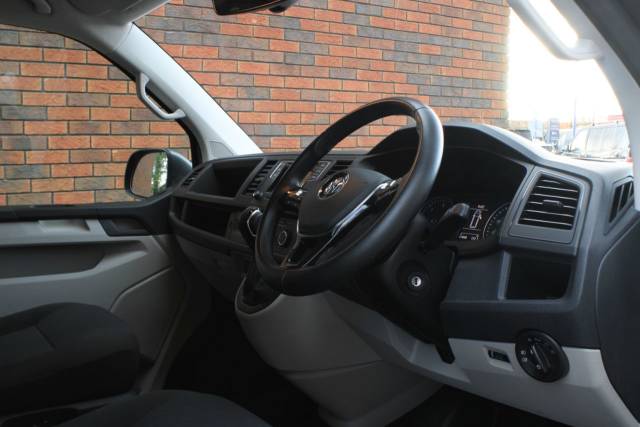 2018 Volkswagen Transporter 2.0 TDI T28 BlueMotion Tech Highline DSG FWD SWB Euro 6 (s/s) 5dr