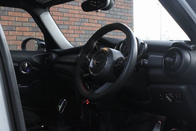 2020 Mini Hatchback 1.5 Cooper Sport Steptronic Euro 6 (s/s) 5dr