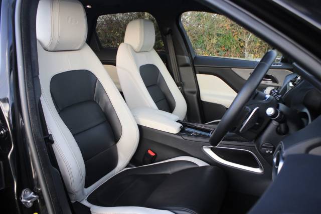 2019 Jaguar F-Pace 3.0 D300 V6 S Auto AWD Euro 6 (s/s) 5dr