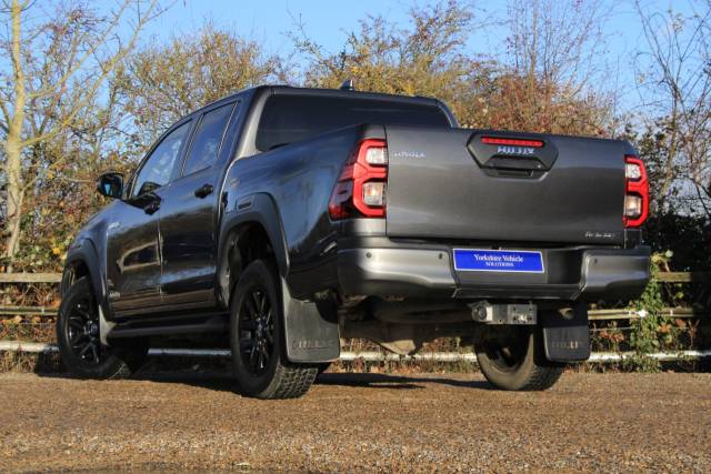 2022 Toyota Hilux 2.8 D-4D Invincible X Auto 4WD Euro 6 (s/s) 4dr