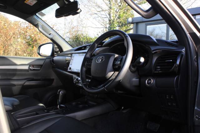 2022 Toyota Hilux 2.8 D-4D Invincible X Auto 4WD Euro 6 (s/s) 4dr
