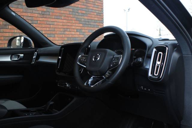 2023 Volvo XC40 1.5h T4 Recharge 10.7kWh Core Auto Euro 6 (s/s) 5dr