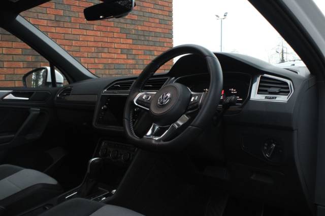 2019 Volkswagen Tiguan 2.0 TDI R-Line Tech DSG 4Motion Euro 6 (s/s) 5dr