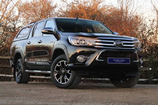 Toyota Hilux 2.4 D-4D Invincible X Auto 4WD Euro 6 4dr (TSS, 3.5t) Pick Up Diesel Black
