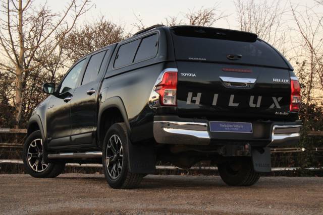 2017 Toyota Hilux 2.4 D-4D Invincible X Auto 4WD Euro 6 4dr (TSS, 3.5t)