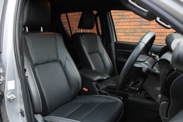 2023 Toyota Hilux 2.8 D-4D Invincible X Auto 4WD Euro 6 (s/s) 4dr