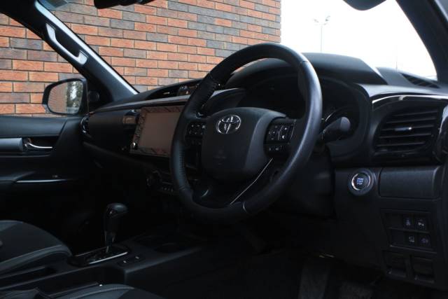2023 Toyota Hilux 2.8 D-4D Invincible X Auto 4WD Euro 6 (s/s) 4dr